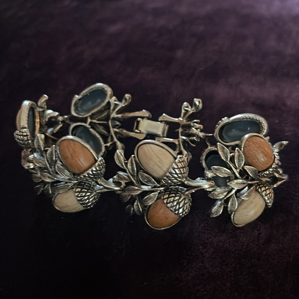 VINTAGE 1950s CORO ACORN BRACELET 7”